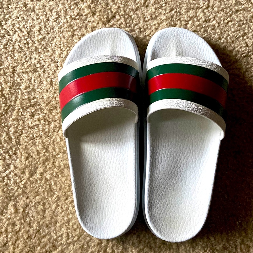 Gucci Flops..Original Colors..Comfy..Worn Twice..